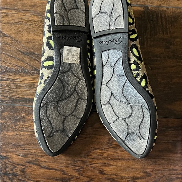 Skechers Green and Black Patterned Flats - Picture 8 of 9